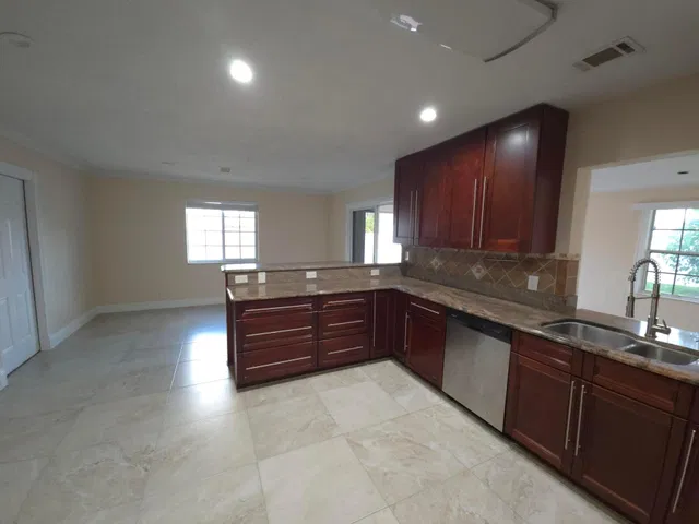 Residence photo 6