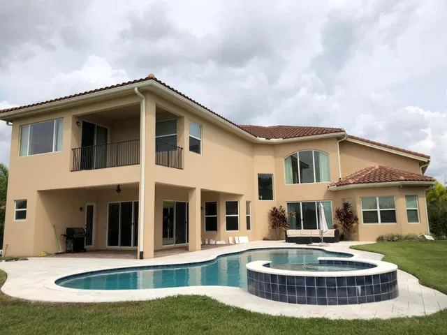 Residence photo 2