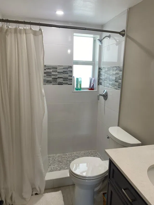 Unit 309 photo 9