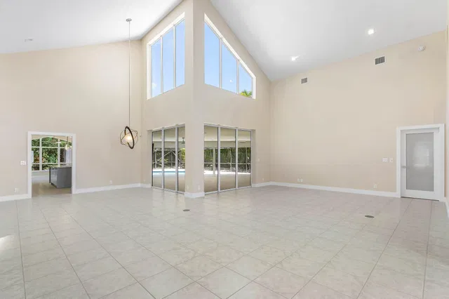 Eastpointe Country Club Residence photo 6