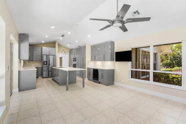 Eastpointe Country Club Residence photo 17