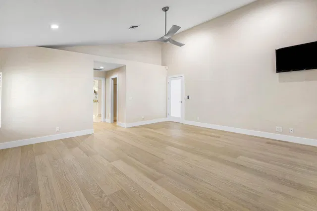Eastpointe Country Club Residence photo 21