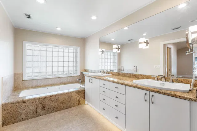 Eastpointe Country Club Residence photo 22