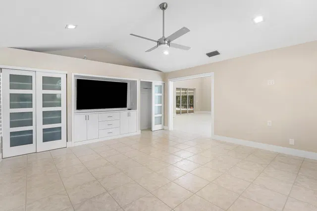 Eastpointe Country Club Residence photo 26