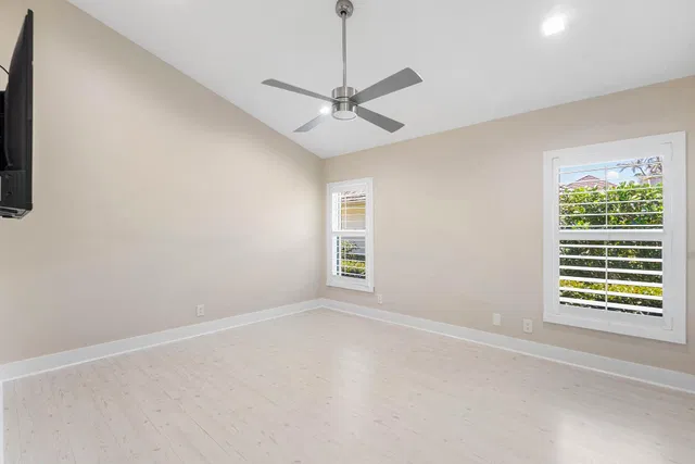 Eastpointe Country Club Residence photo 29