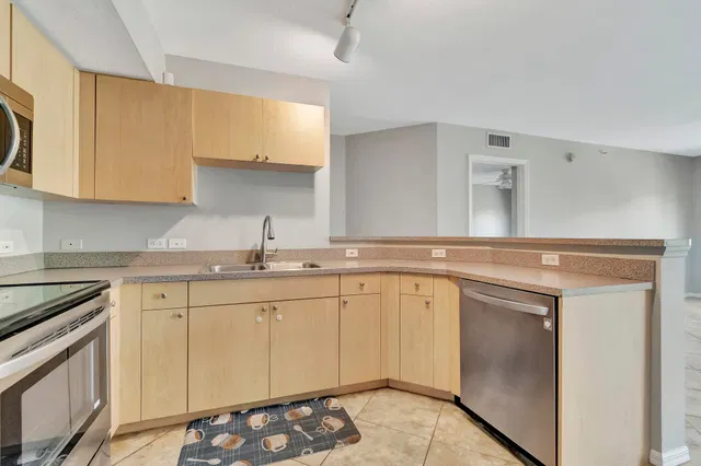  Unit 116 photo 6