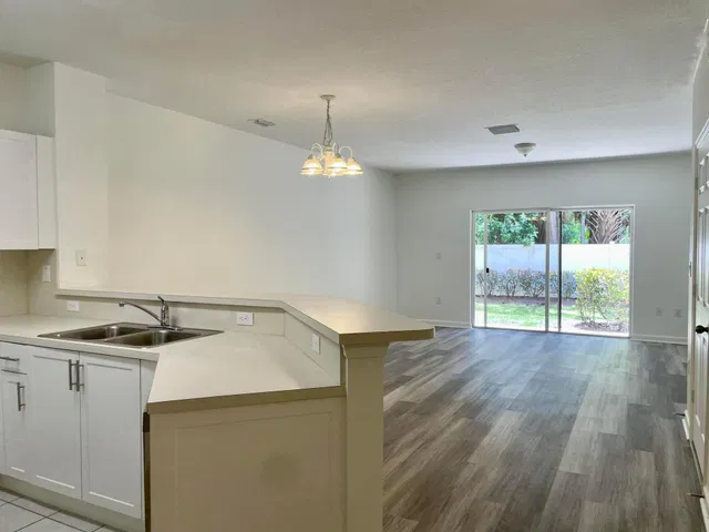 Residence photo 2
