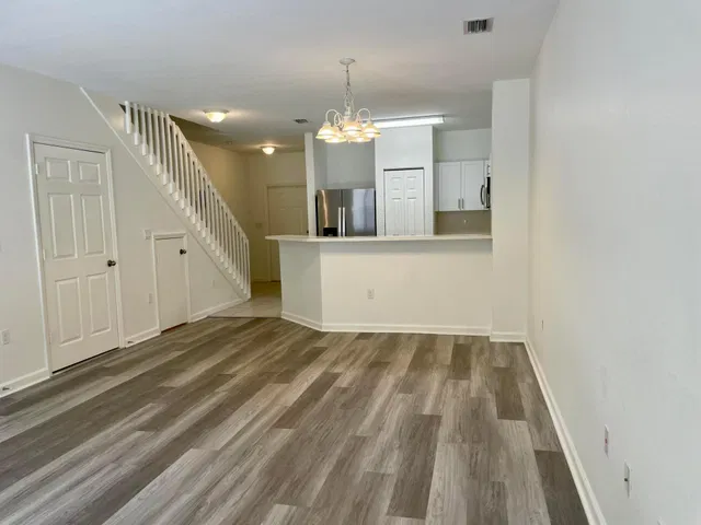 Residence photo 3