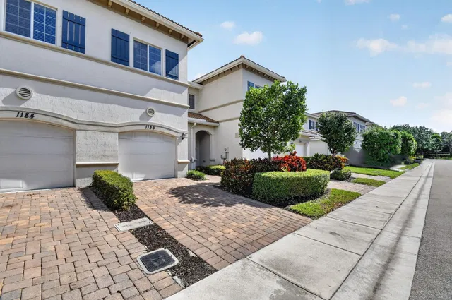 Residence photo 3