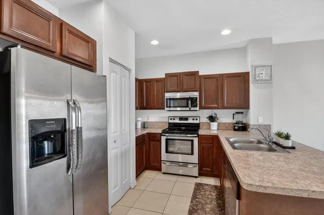 Residence photo 6
