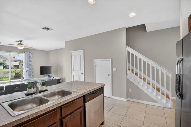 Residence photo 8
