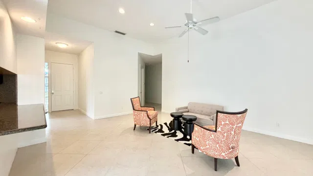 Residence photo 4