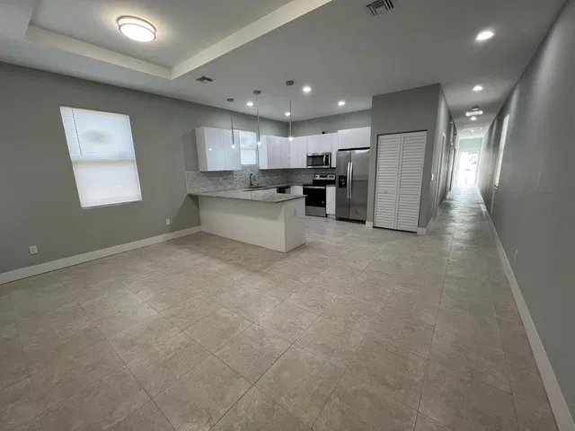 Residence photo 3