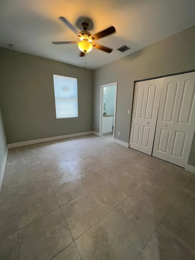 Residence photo 12