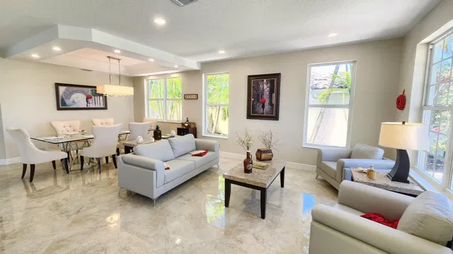  Residence photo 6