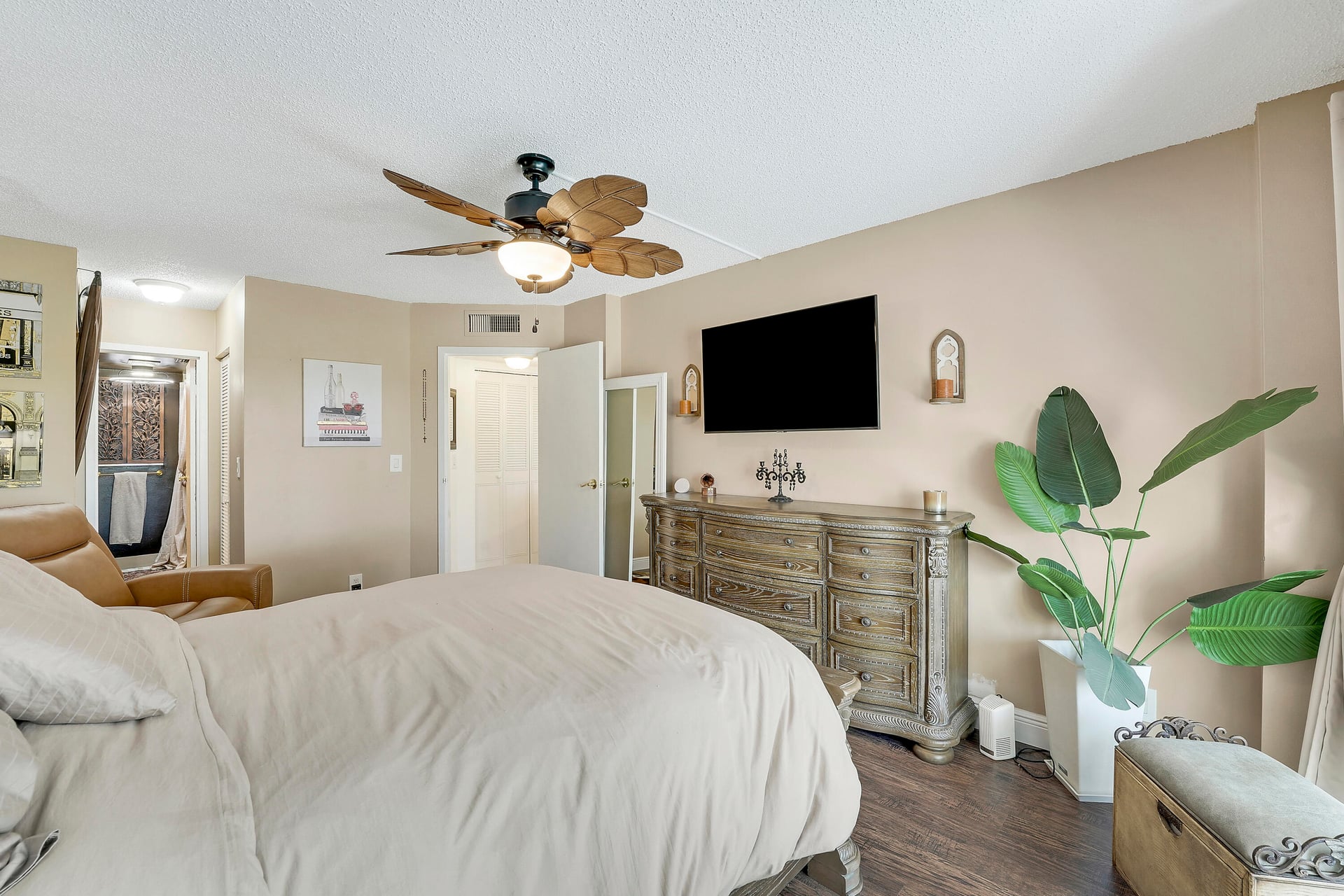 Unit 405 photo 11