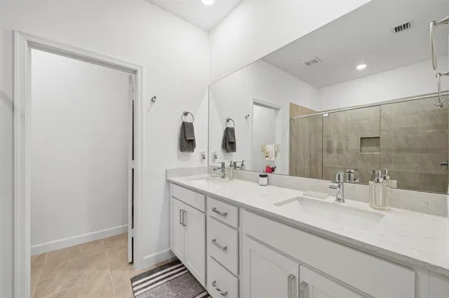 Unit 1279 photo 8