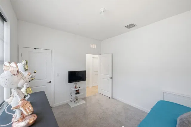 Unit 1279 photo 15