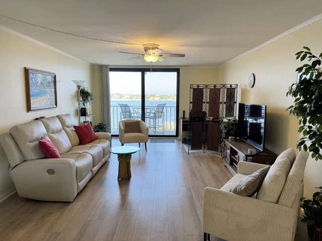 Unit 502 photo 5