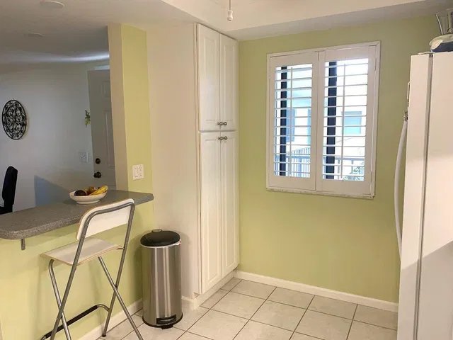 Unit 502 photo 9