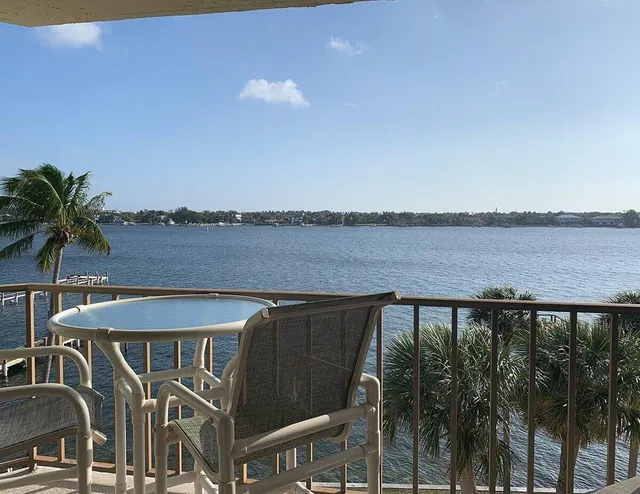 Unit 502 photo 18