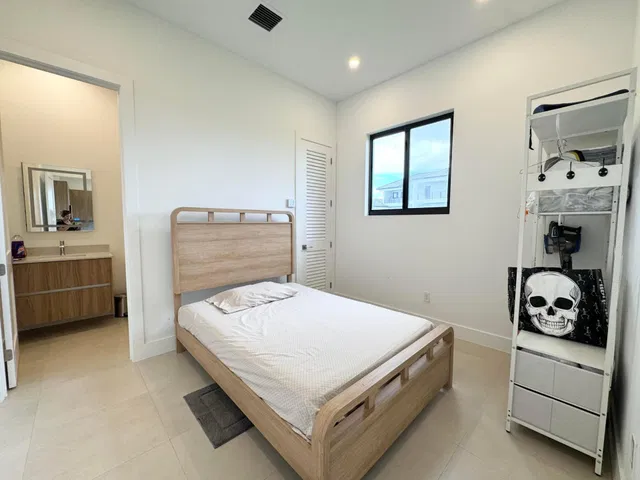 Residence photo 16