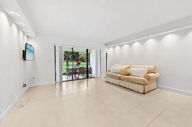 Boca Lago Country Club Homes Unit C photo 4