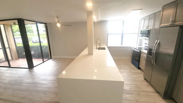  Unit 4111 photo 11