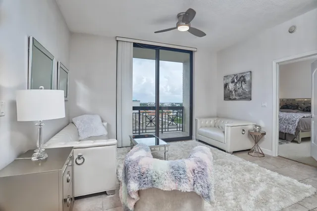 One City Plaza Unit 707 photo 2