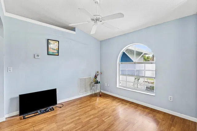 Residence photo 8