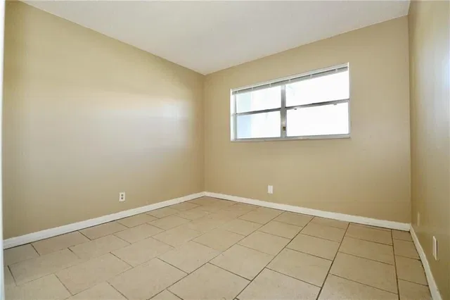 Unit 408 photo 11