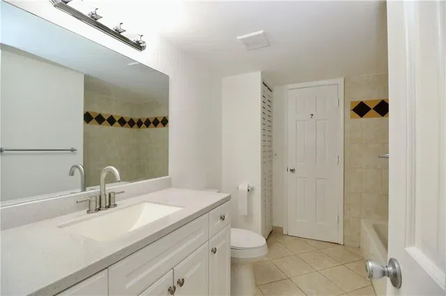 Unit 408 photo 14