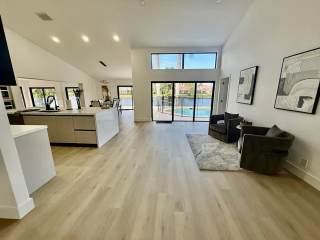 Residence photo 2