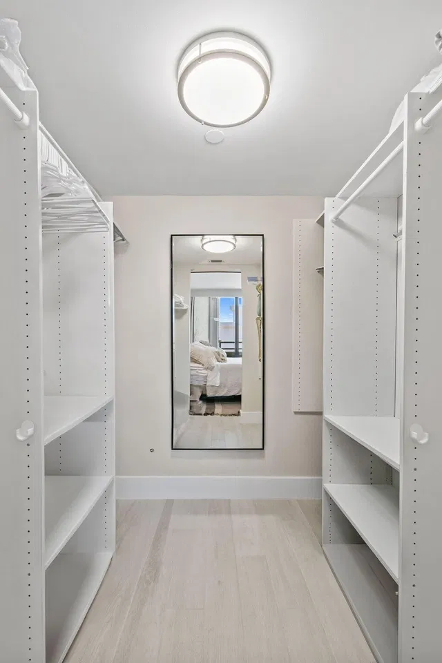Unit 907 photo 36