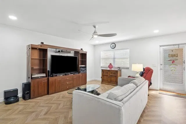 Residence photo 5