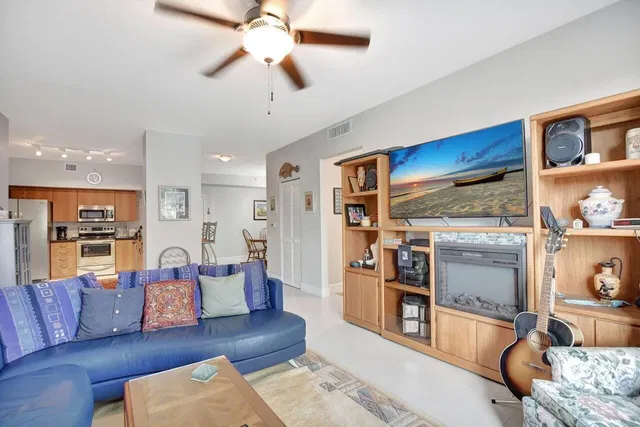 Pineapple Grove Village Condominiums Unit 1408 photo 16