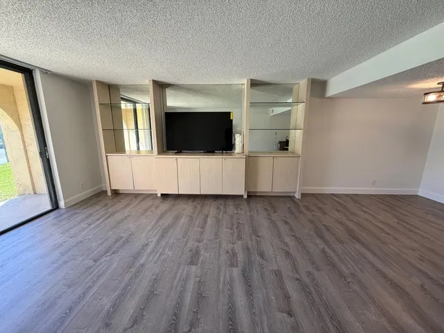 Unit 102 photo 5