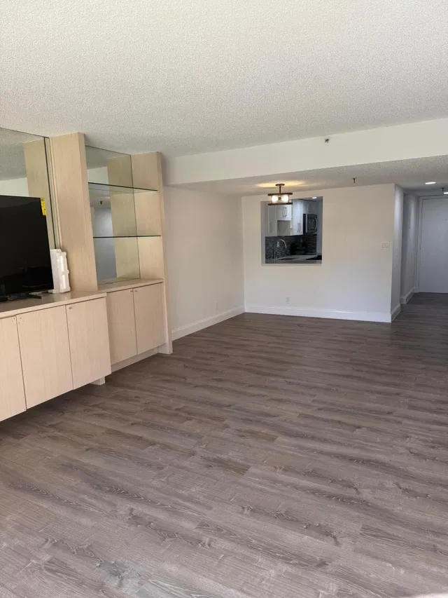 Unit 102 photo 6