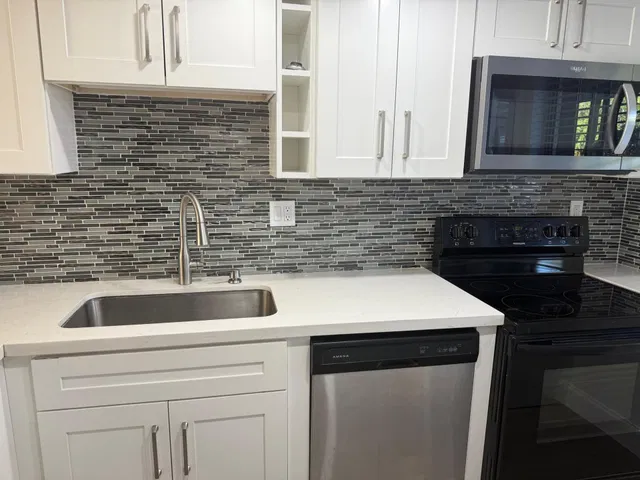 Unit 102 photo 8