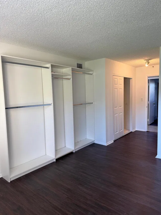 Unit 102 photo 18