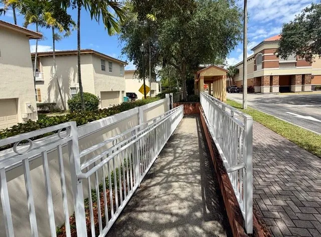  Residence photo 15