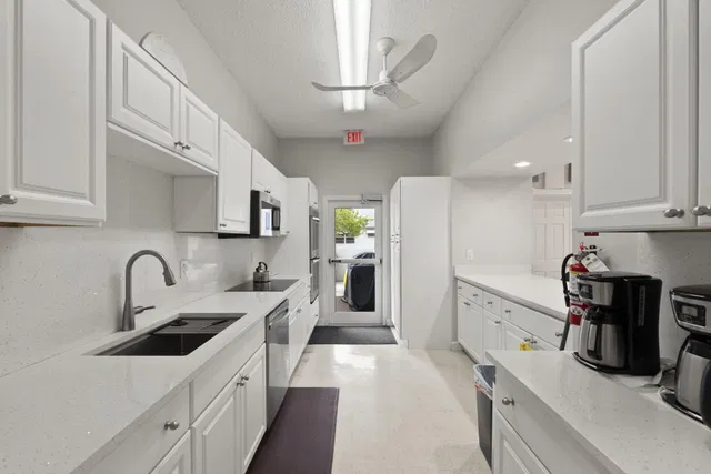  Unit B photo 35