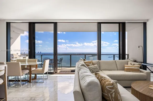 Echo Brickell 4002