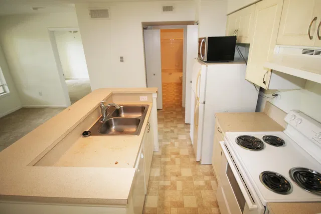 Unit 1315 photo 3