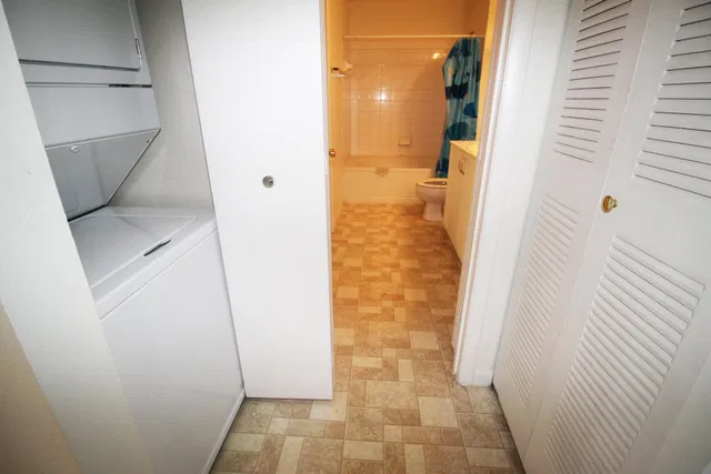 Unit 1315 photo 8