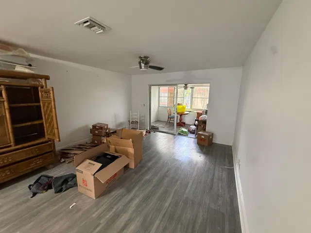 Unit 207 photo 5