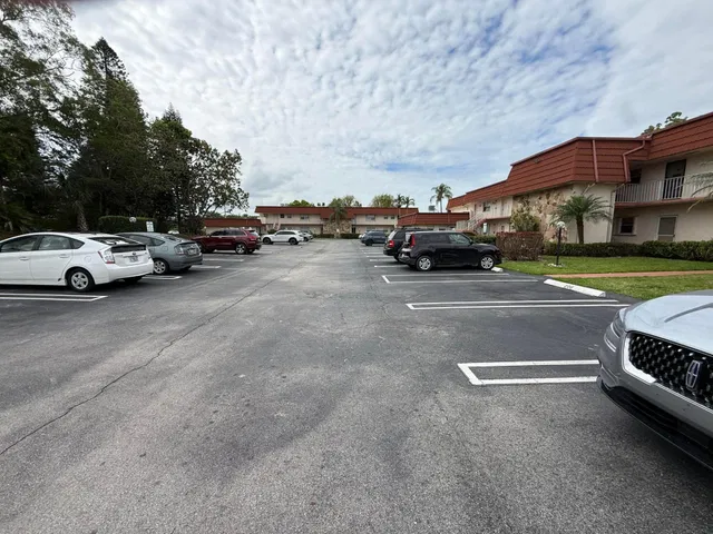 Unit 207 photo 23