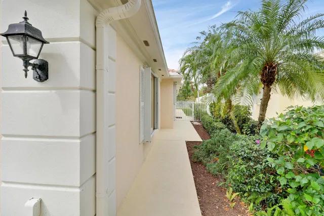 Residence photo 2