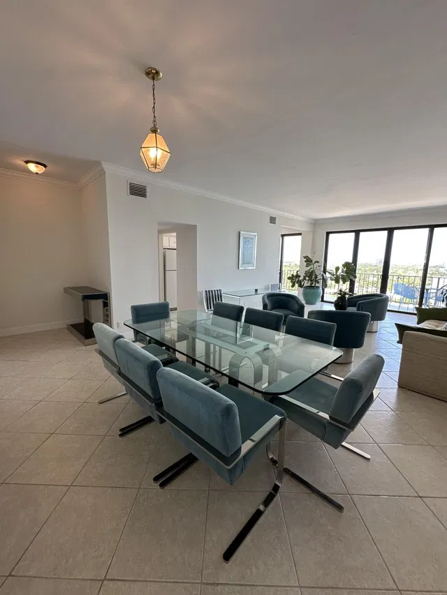 Unit 1208 photo 6