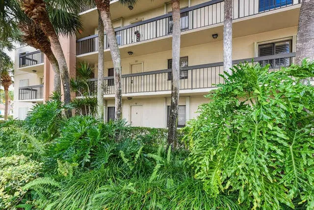 Unit 202 photo 4